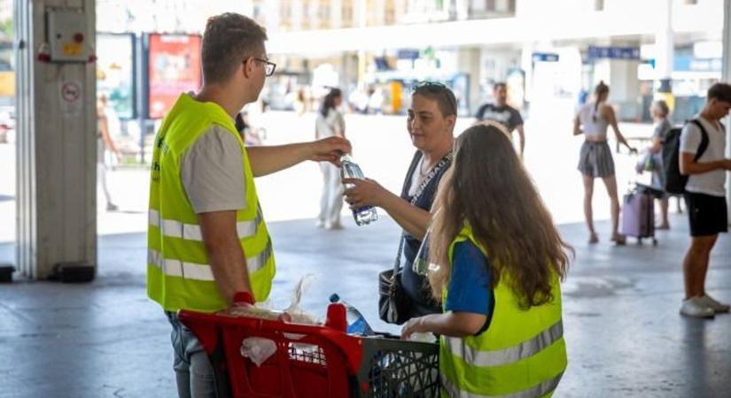 Harmadfokú hőségriadót rendeltek el, osztják a vizet Győrben is