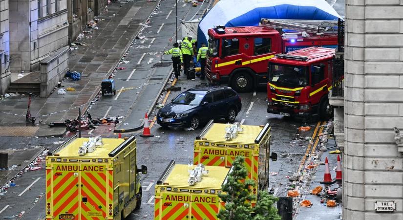 Már 31 pontban vádolják a férfit aki autójával a tömegbe hajtott Liverpoolban