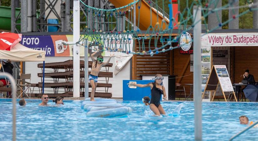 Minden medence nyitva az Érsekújvári járásban
