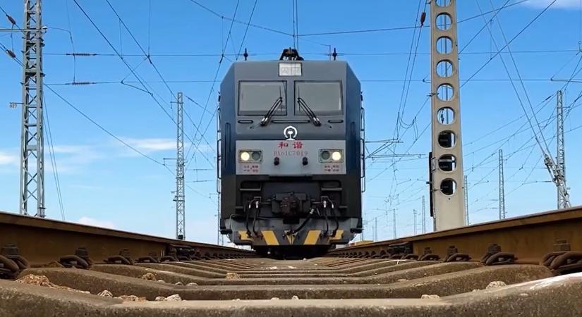 Tragédia: halálos vonatgázolás Budapest határán