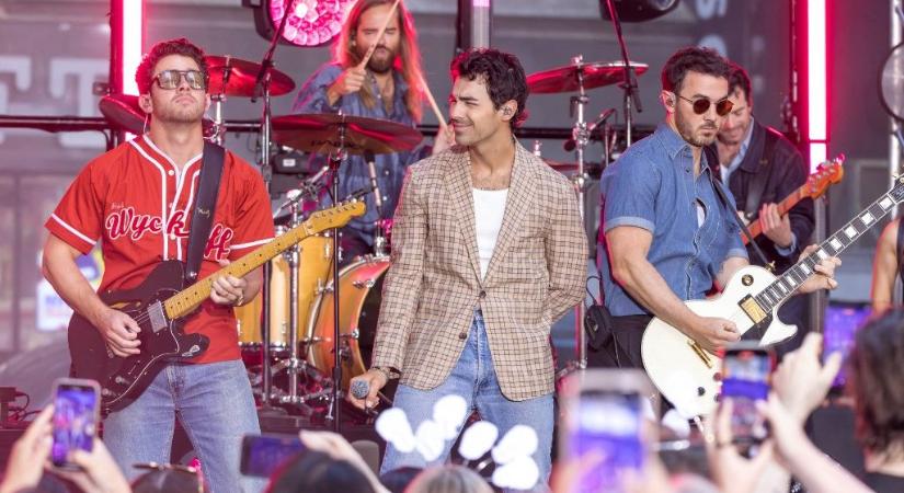 Joe Jonas véletlenül belengette, hogy jöhet a Rocktábor 3.
