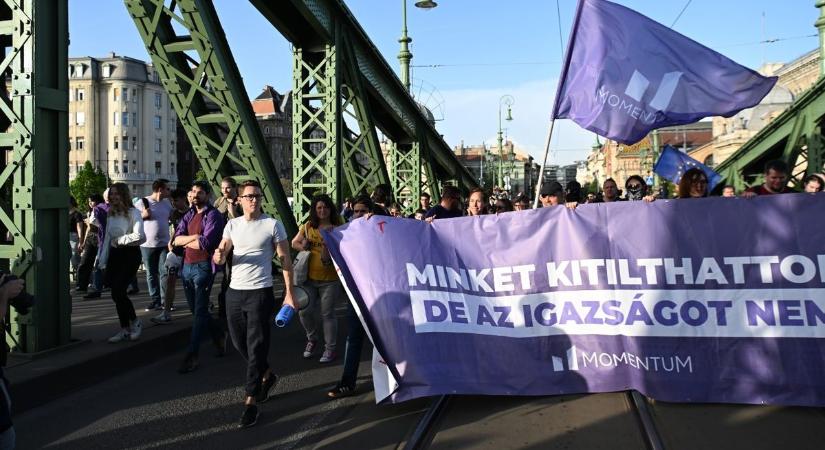 Elfoglalták a Szabadság hidat: felfüggesztett börtön járhat a momentumosoknak