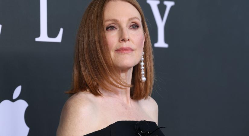 Éteri szépség: a 64 éves Julianne Moore smink nélküli, fürdőruhás fotóval varázsolta el követőit