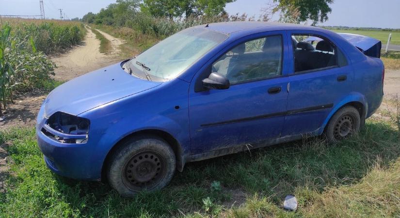 Elhagyott autók csúfítják a természetet Pápa határában
