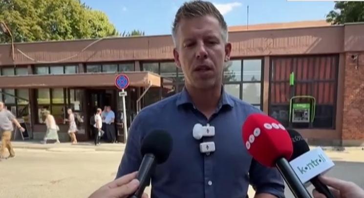 Magyar Péter a székesfehérvári kórházhoz ment hergelni  videó