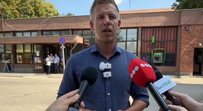 Beengedték Magyar Pétert a székesfehérvári kórházba, ahol már jó ideje fertőzött a víz