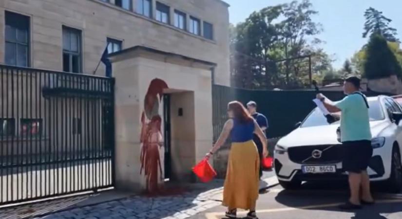 Megtámadták a magyar nagykövetség épületét Prágában