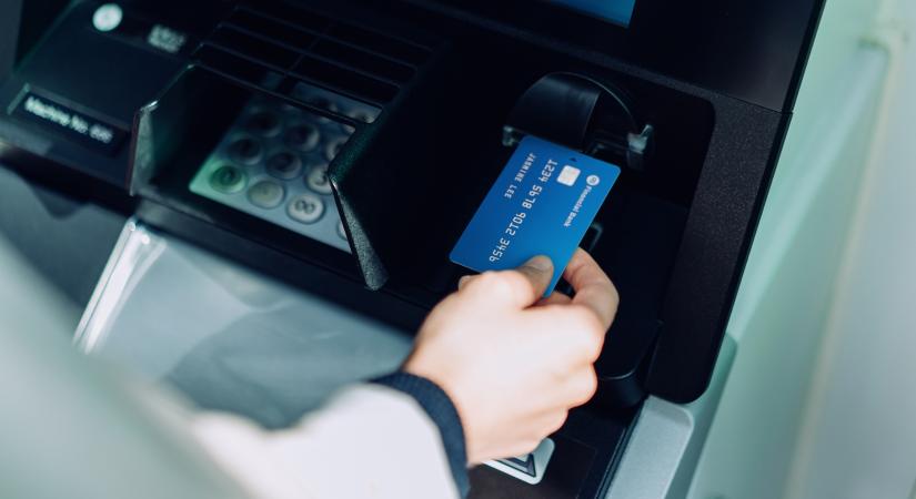 Ennyi pénzt tarts a bankszámládon a szakértők szerint