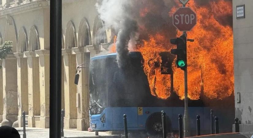 „24 óra leforgása alatt három buszon is tűz ütött ki” – elege lett a kerületi polgármesternek a BKK-ból