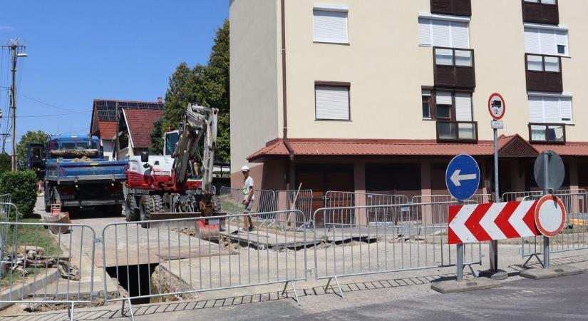 Itt sem tudsz majd közlekedni! Újabb helyszínen dolgoznak, hogy "ne legyen gáz"... (galéria, videó)
