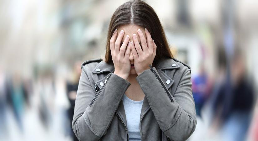 Felkavaró videó, bizarr dolog történt egy hajdúszoboszlói üzlet előtt, mindenki erről beszél
