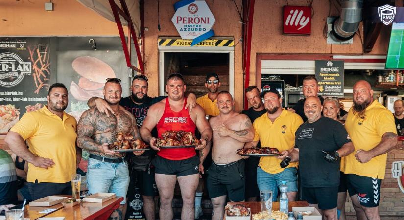 Negyven grillcsirkét faltak be az erősemberek