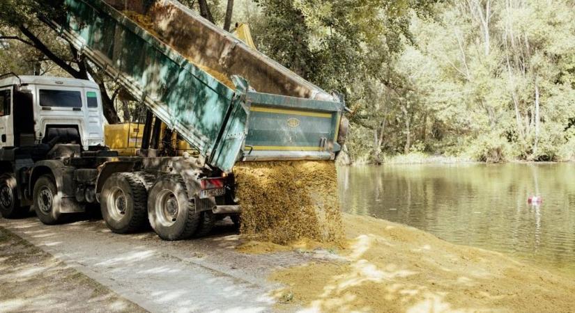 Homokossá varázsolták a strandot az Aranypart II-n Győrben - fotók