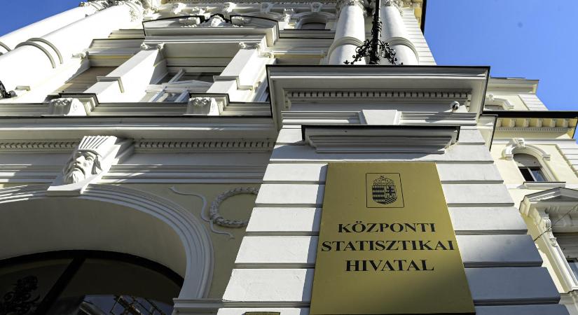 Évek óta nem kapnak prémiumot a Központi Statisztikai Hivatal dolgozói, lakhatási támogatás vagy szolgálati lakás sem jár