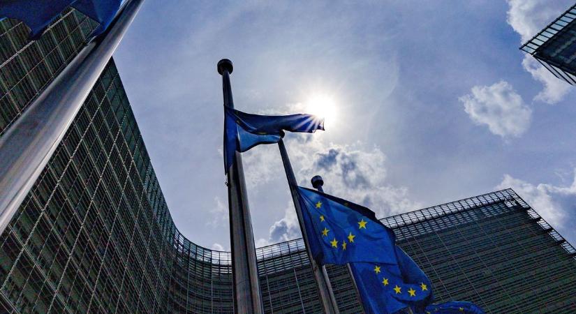 Közpénzből írná újra a történelmet az Európai Unió