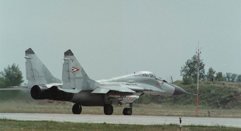 Blikk: Betörtek a kecskeméti katonai reptérre, MiG-29-esek alkatrészeit fosztogatták