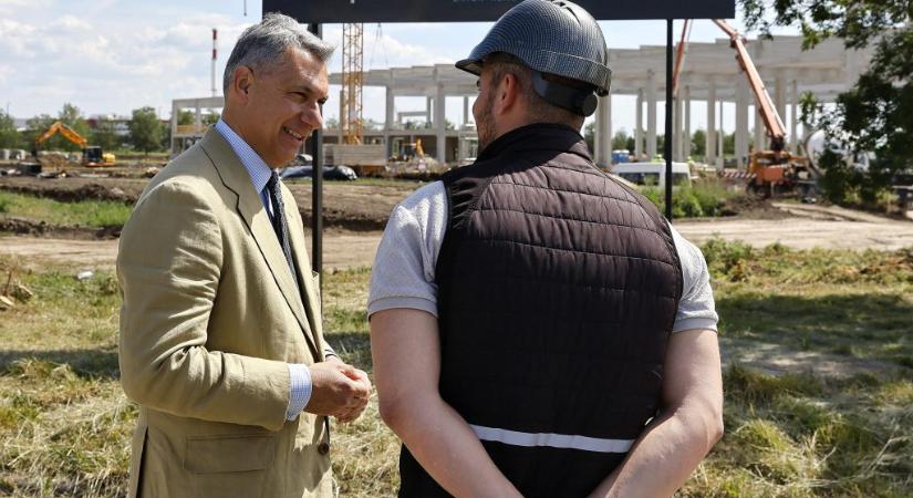 Újabb Lázár-trükk: nincs esélyük a külföldi útépítőknek, de Mészároséknak sem