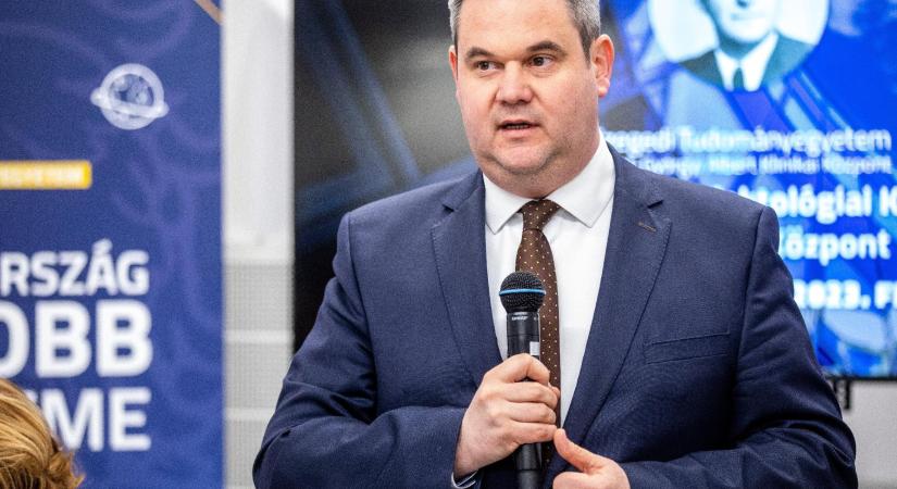 Taskács Péter szerint a Tisza párt egy webshop köré szervezett online pilótajáték