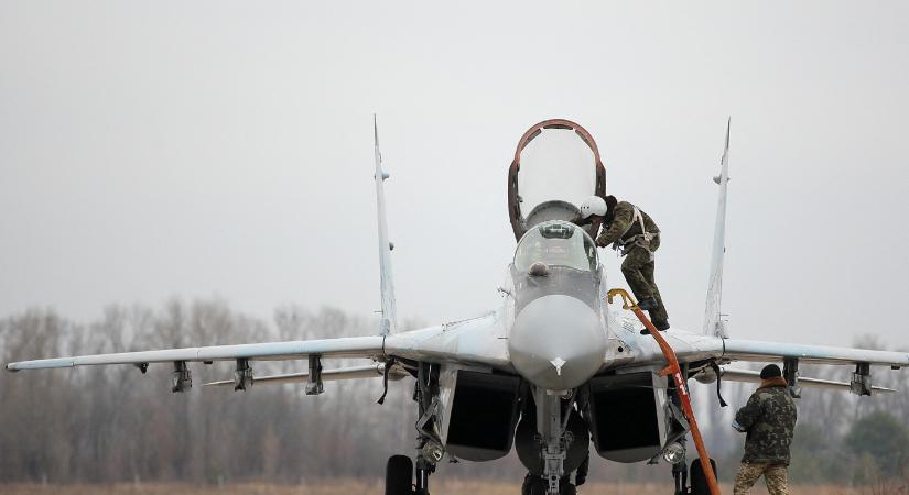 Ismeretlenek ellopták a kecskeméti katonai reptéren álló MIG-29-esek alkatrészeit