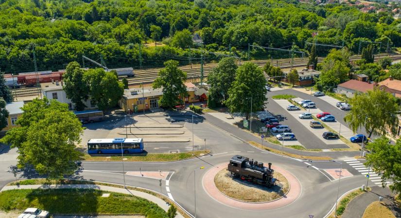 Párhuzamos történetek – Az ipari katasztrófával sújtott Torna-patakkal együtt születik újjá Ajka belvárosa