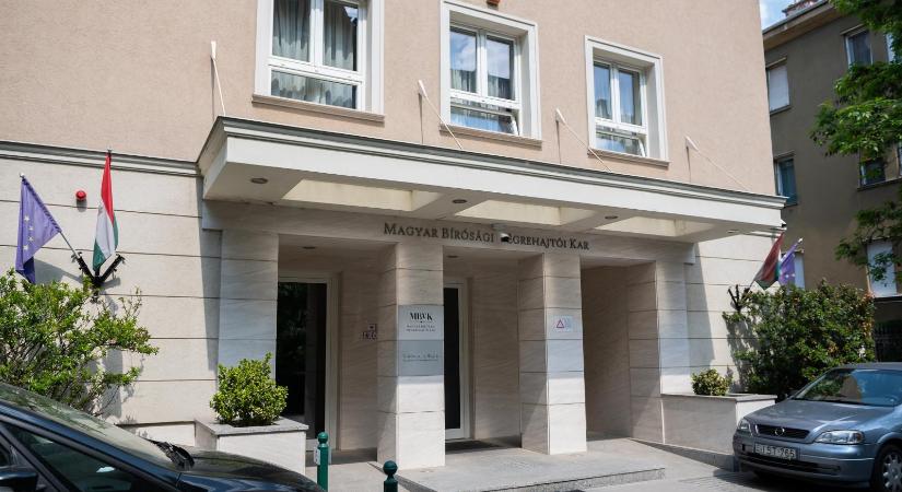 Visszafogta a költekezést a korábban Schadl György által vezetett bírósági végrehajtói kar, de így is tíz- és százmilliók landoltak NER-közeli cégeknél