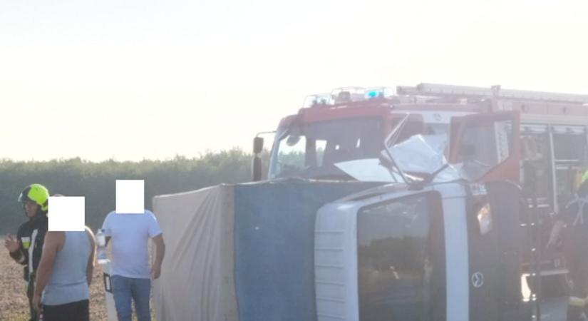 Durva baleset, felborult teherautó miatt áll a forgalom a szabolcsi szakaszon