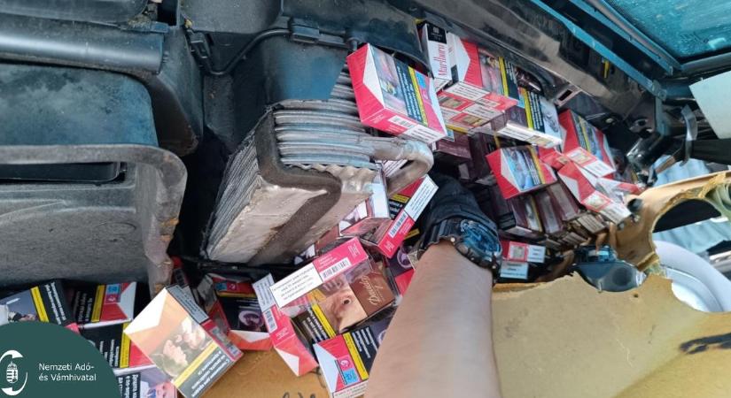 Négyéves gyerekkel csempésztek cigarettát, a csodakutya szimata megint nem csalt