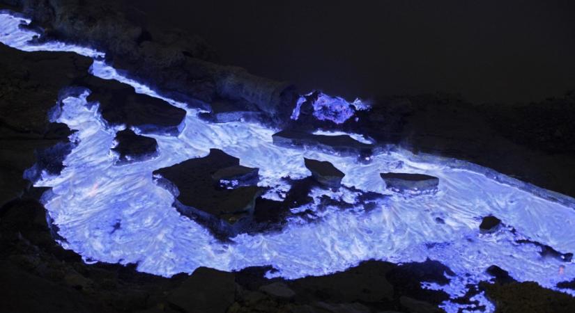 Tényleg létezik kék láva, ez folyik a Kawah Ijen vulkánból