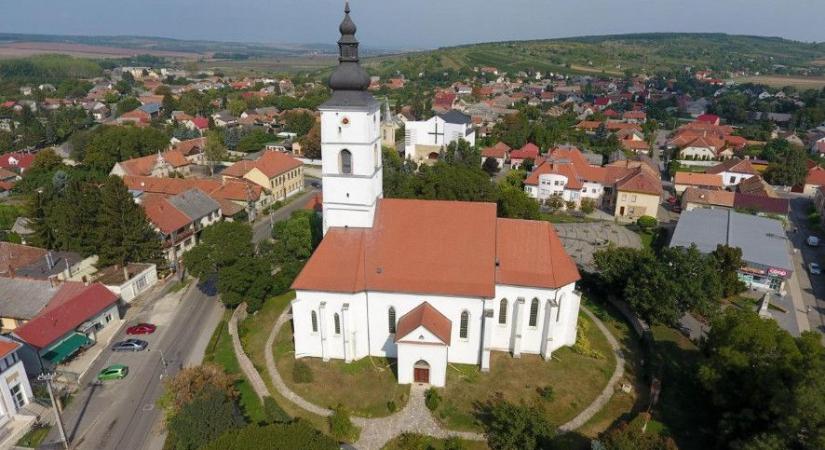 Bűz facsarja a szikszóiak orrát
