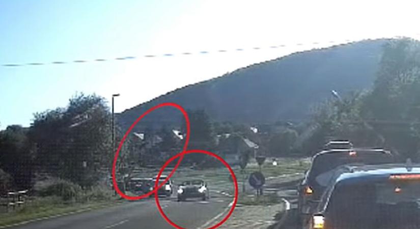 Jött a vonat, de ez nem érdekelte az autóst (videó)