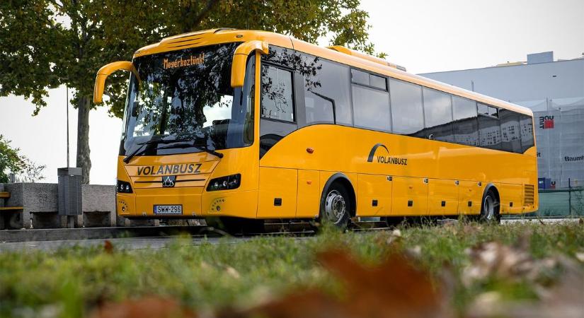 „Bezárta a buszajtót, nem engedett leszállni” – Megalázó helyzetbe hozta az utasát egy tatabányai buszsofőr