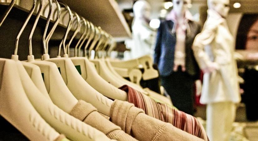Kincset érő ruhák: se Birkin, se Gucci, a szegény ember a turkálóban luxizik a hónap közepén