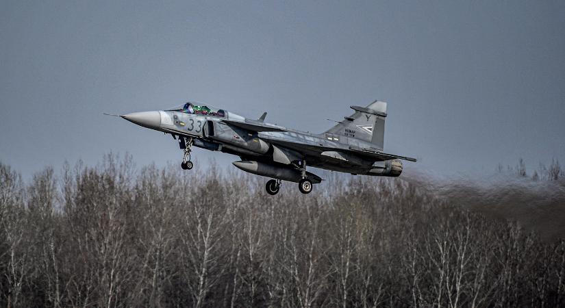 Ismeretlenek betörtek a kecskeméti katonai reptérre