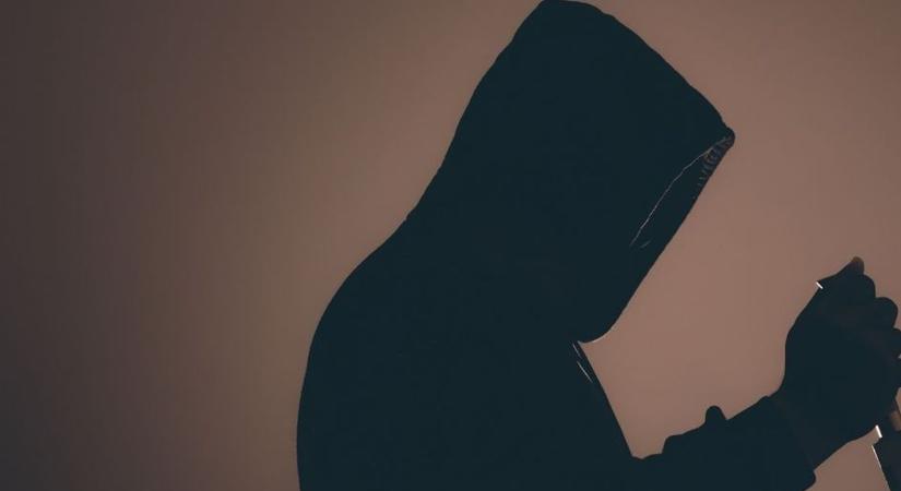 Vérfagyasztó borsodi eset: halálra késelte a nőt otthonában, majd elégette a bizonyítékokat