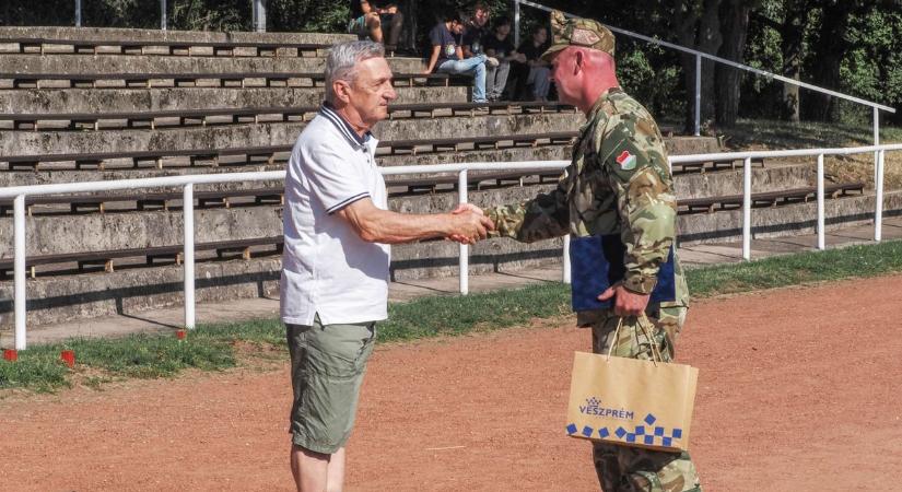 Nyugdíjas parancsnokok találkozója Veszprémben: tisztelet, emlék és bajtársi kötelékek (galéria)