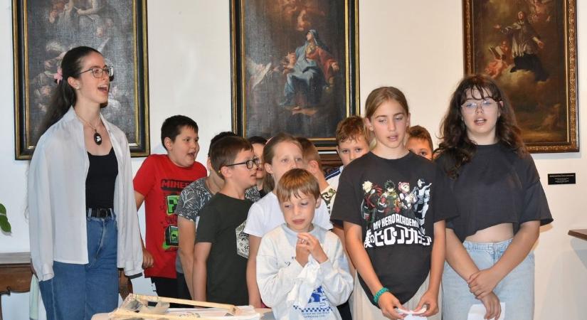 Néptánccal és népdallal kezdődött minden nap a mosonmagyaróvári táborban