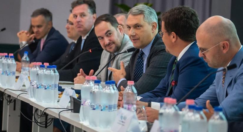 Még vizsgálni kell, felelős-e a Siemens a balatoni vasútvonal júniusi megbénulásáért