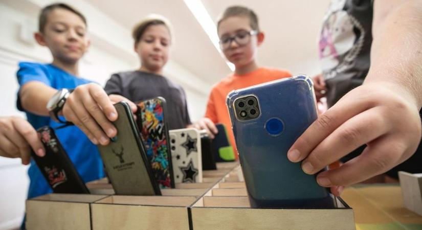 Megdöbbentő adatokat közölt a gyerekek képernyőfüggőségéről a Bethesda igazgatója