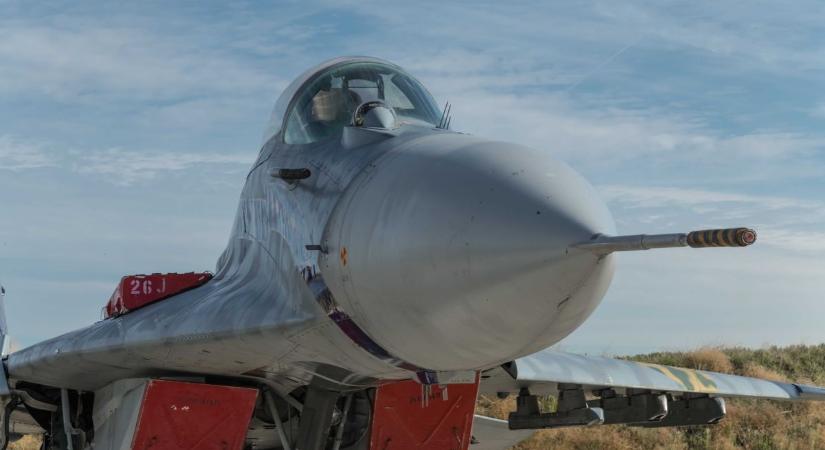 Értékes alkatrészeket loptak el MiG–29-es vadászgépekből a kecskeméti légi bázison