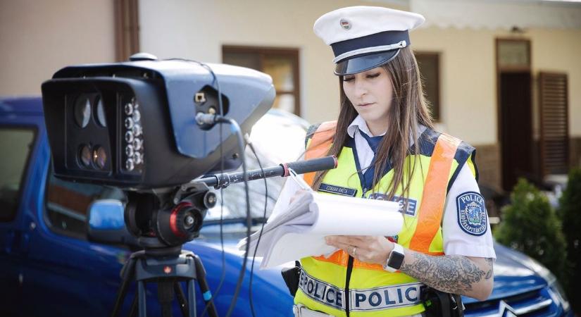 Kaszáltak a rendőrök: több ezer gyorshajtót kaptak el, hiába volt lézerblokkoló volt a rendszámtábla mögött