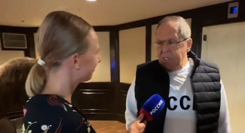 Szergej Lavrov szovjetuniós pulcsiban érkezett Alaszkába