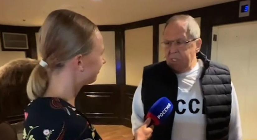 Szovjetuniós felsőben érkezett az orosz külügyminiszter Alaszkába