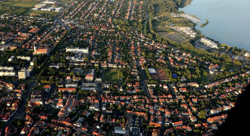 Fordulat Keszthelyen: mégsem ejtik ki a bizottságból a vállalkozók képviselőjét