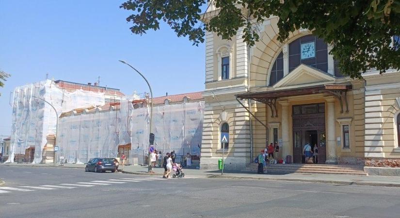 Megkezdődött a szombathelyi vasútállomás épületének renoválása