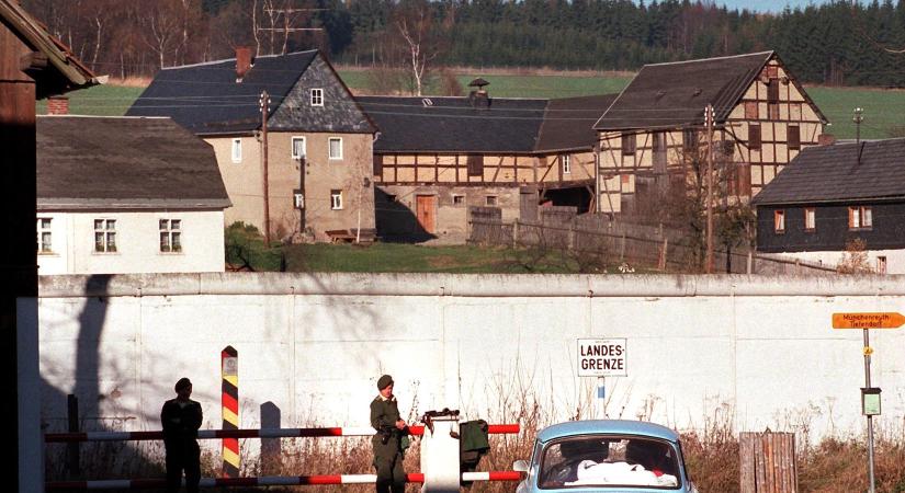 Kis Berlinnek is hívták a falut, amit ugyanúgy fallal választottak ketté a hidegháborúban