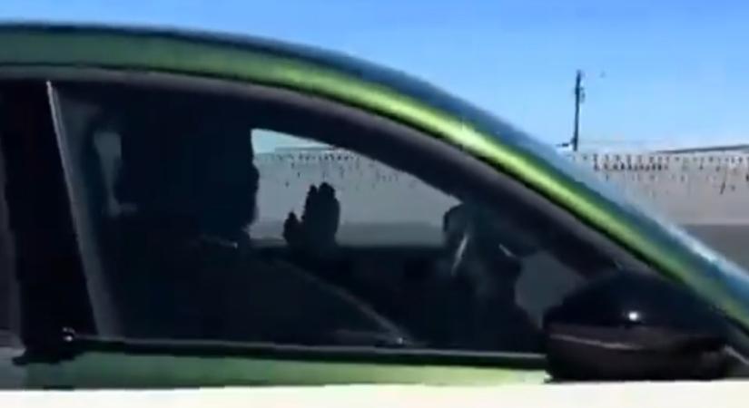 Videó: csúnya balesetet okozott az elszabadult villanyautó