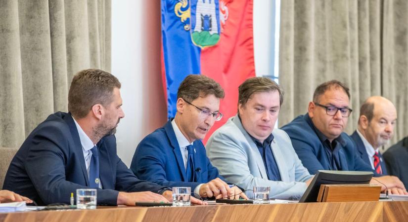 Rendkívüli közgyűlést tartott Székesfehérvár képviselő-testülete