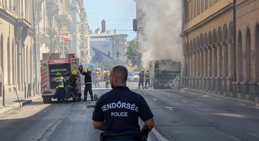 Azonnali vizsgálatot rendelt el a fővárosi kormányhivatal a kigyulladt buszok miatt