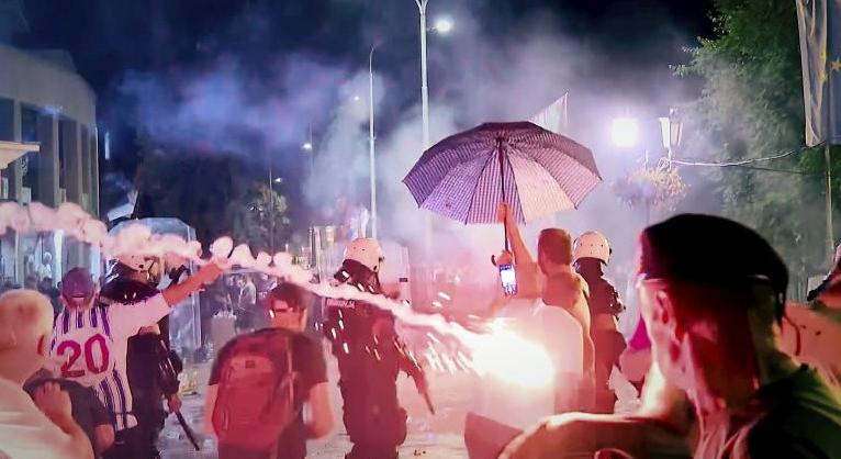 Bódis: Három napja elszabadult a pokol Szerbiában