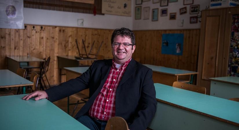 Oktatási Jogok Biztosa: "az iskola világa határt szab a politikusoknak"